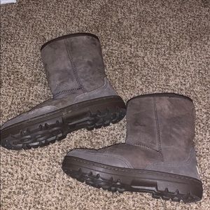 RARE Dark Brown UGG Short Revival Boots /Snow Boot